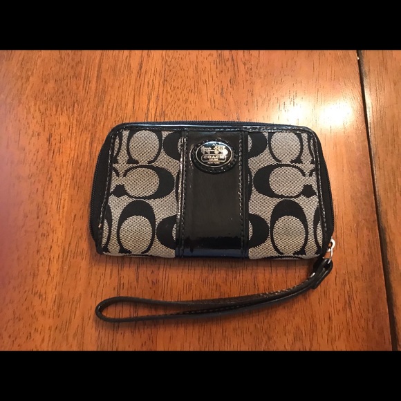 Coach wristlet - Picture 1 of 3